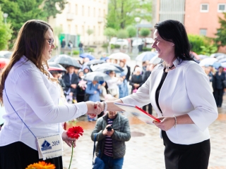 A Lorántffy iskola diákjainak ballagása a főtéren - fotó: Ónodi Zoltán