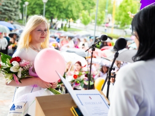 A Lorántffy iskola diákjainak ballagása a főtéren - fotó: Ónodi Zoltán