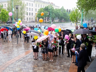 A Lorántffy iskola diákjainak ballagása a főtéren - fotó: Ónodi Zoltán