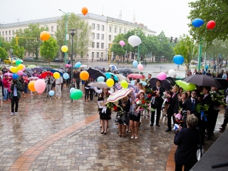 A Lorántffy iskola diákjainak ballagása a főtéren - fotó: Ónodi Zoltán