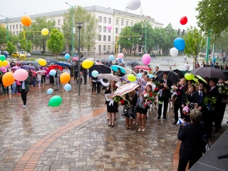 A Lorántffy iskola diákjainak ballagása a főtéren - fotó: Ónodi Zoltán