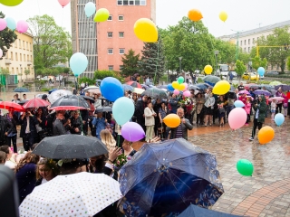 A Lorántffy iskola diákjainak ballagása a főtéren - fotó: Ónodi Zoltán