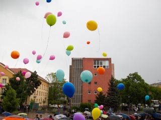 A Lorántffy iskola diákjainak ballagása a főtéren - fotó: Ónodi Zoltán