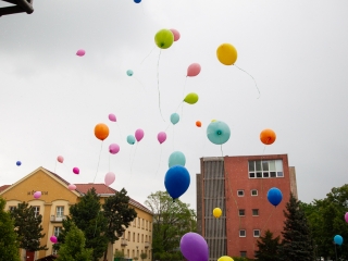A Lorántffy iskola diákjainak ballagása a főtéren - fotó: Ónodi Zoltán