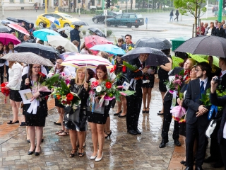 A Lorántffy iskola diákjainak ballagása a főtéren - fotó: Ónodi Zoltán