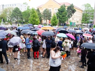 A Lorántffy iskola diákjainak ballagása a főtéren - fotó: Ónodi Zoltán