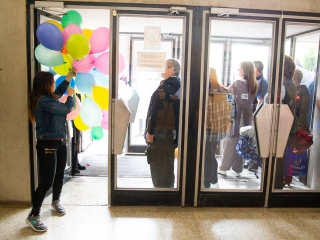 A Lorántffy iskola diákjainak ballagása a főtéren - fotó: Ónodi Zoltán