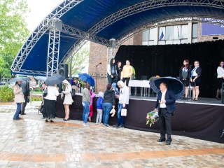 A Lorántffy iskola diákjainak ballagása a főtéren - fotó: Ónodi Zoltán