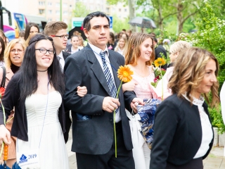 A Lorántffy iskola diákjainak ballagása a főtéren - fotó: Ónodi Zoltán