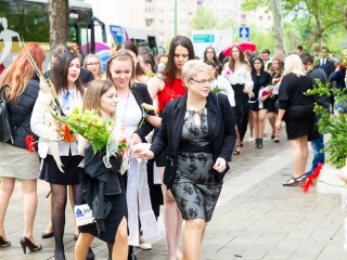 A Lorántffy iskola diákjainak ballagása a főtéren - fotó: Ónodi Zoltán