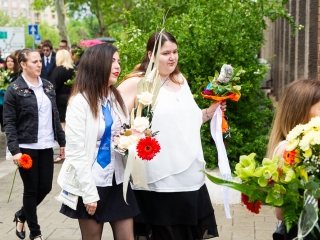 A Lorántffy iskola diákjainak ballagása a főtéren - fotó: Ónodi Zoltán