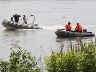 Speciális bevetésen a keresőkutyák  - fotó: Sándor Judit