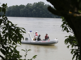 Speciális bevetésen a keresőkutyák  - fotó: Sándor Judit