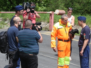 Speciális bevetésen a keresőkutyák  - fotó: Sándor Judit