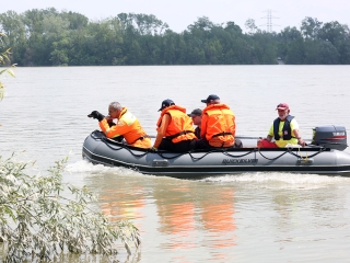 Speciális bevetésen a keresőkutyák  - fotó: Sándor Judit