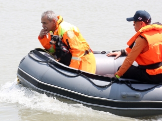 Speciális bevetésen a keresőkutyák  - fotó: Sándor Judit