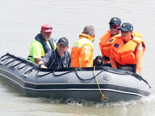 Speciális bevetésen a keresőkutyák  - fotó: Sándor Judit