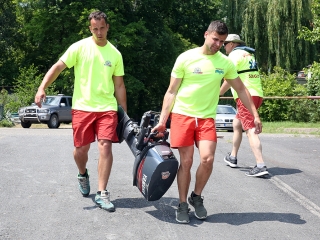 Speciális bevetésen a keresőkutyák  - fotó: Sándor Judit