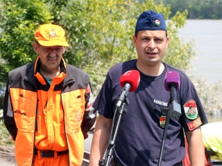 Speciális bevetésen a keresőkutyák  - fotó: Sándor Judit