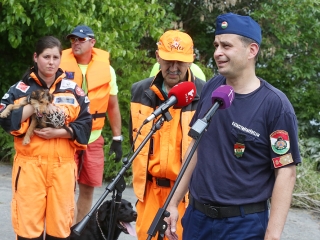 Speciális bevetésen a keresőkutyák  - fotó: Sándor Judit