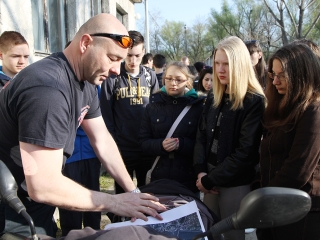 Szemétszedés a Duna-parton - fotó: Sándor Judit