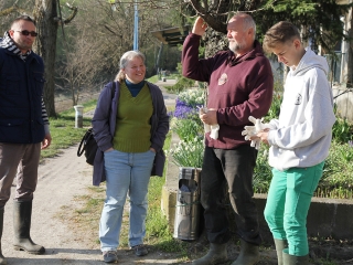 Szemétszedés a Duna-parton - fotó: Sándor Judit