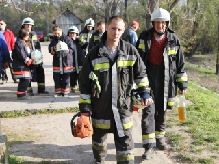 Szemétszedés a Duna-parton - fotó: Sándor Judit