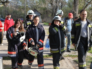 Szemétszedés a Duna-parton - fotó: Sándor Judit
