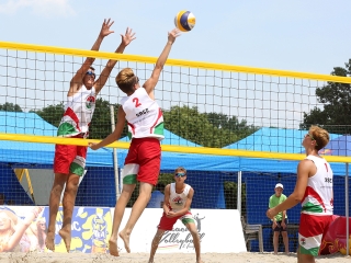 Strandröplabda a Szalki-szigeten - fotó: Sándor Judit