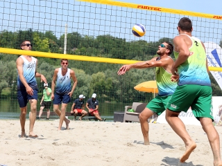 Strandröplabda a Szalki-szigeten - fotó: Sándor Judit