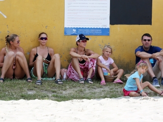 Strandröplabda a Szalki-szigeten - fotó: Sándor Judit