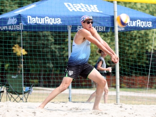 Strandröplabda a Szalki-szigeten - fotó: Sándor Judit