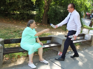 Vízosztás a városban - fotó: Ónodi Zoltán