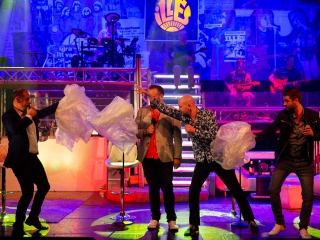 Tied a világ - Premier a Bartókban - fotó: Ónodi Zoltán