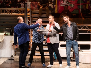 Tied a világ - Premier a Bartókban - fotó: Ónodi Zoltán