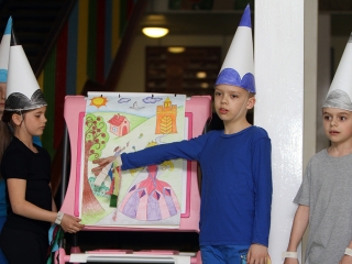 Rajzkiállítás az Arany Iskolában - fotó: Sándor Judit