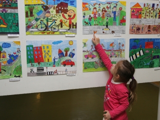 Rajzkiállítás az Arany Iskolában - fotó: Sándor Judit