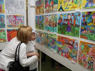 Rajzkiállítás az Arany Iskolában - fotó: Sándor Judit