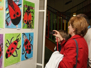 Rajzkiállítás az Arany Iskolában - fotó: Sándor Judit