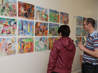 Rajzkiállítás az Arany Iskolában - fotó: Sándor Judit