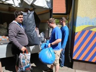 Adomány a Jószolgálati Otthonnak - fotó: Ónodi Zoltán
