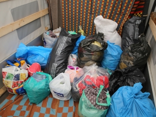 Adomány a Jószolgálati Otthonnak - fotó: Ónodi Zoltán