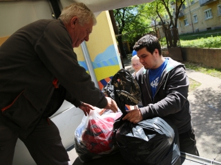 Adomány a Jószolgálati Otthonnak - fotó: Ónodi Zoltán