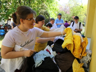 Adomány a Jószolgálati Otthonnak - fotó: Ónodi Zoltán
