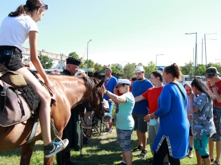 Lovasok a Lajos-köveknél - fotó: 