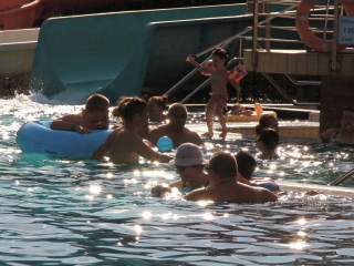 Nyárbúcsúztató az élményfürdőben - fotó: 