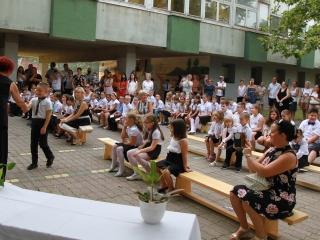 Köszöntővel kezdődött a tanév a Szabó Magda iskolában - fotó: 