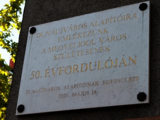 Koszorúztak a városalapítók - fotó: 