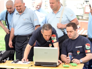 Erőpróba tűzoltóknak - fotó: Sándor Judit