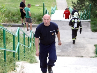 Erőpróba tűzoltóknak - fotó: Sándor Judit